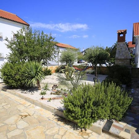 Easy Summer *** Vir Exterior foto